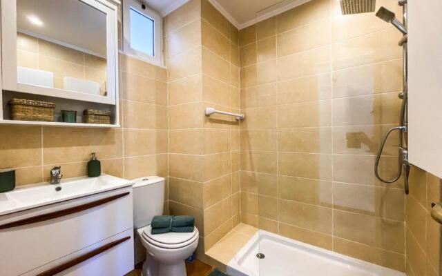 Balcony with Seaview - 1 Bed Apartment
