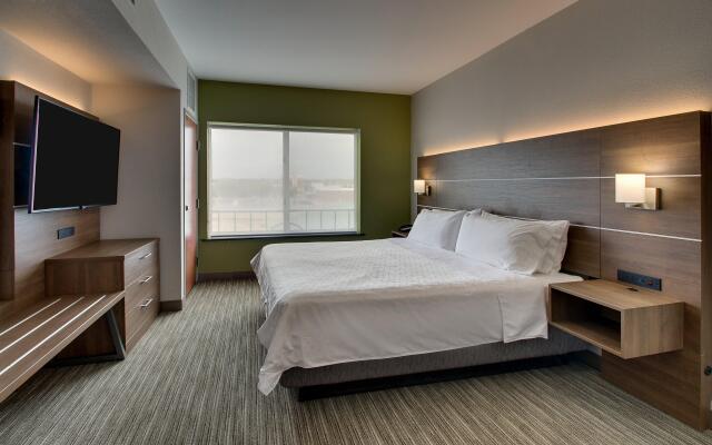 Holiday Inn Express & Suites Waukegan, an IHG Hotel