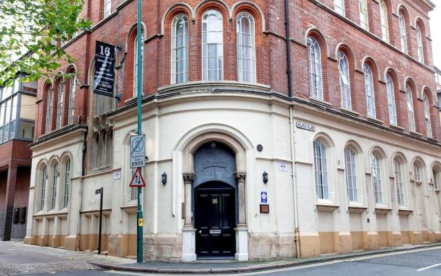 Comfortable And Spacious City Centre Studio Apartment