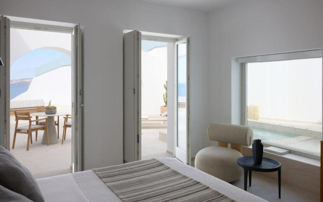 Omna Caldera Suites