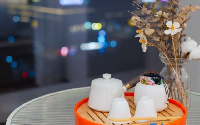 Z-Club Hotel(Tanglang Subway Station Branch)