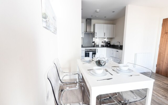 Pier Apartment 4 - Inviting 2BR With Stunning View