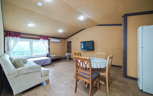 Yeosu Blue Sky Galaxy Pension