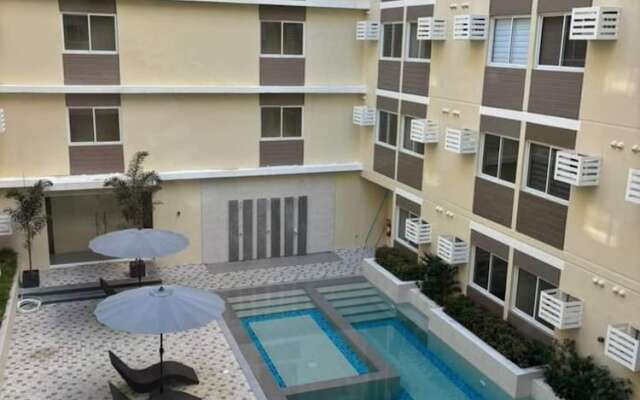 Fullerton Suites