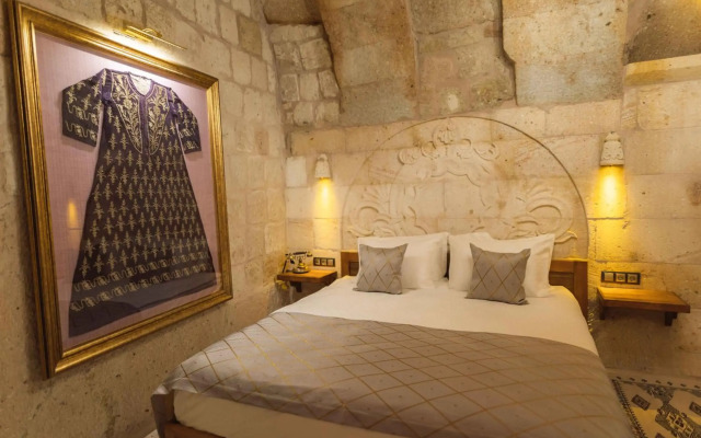 Solo Cave Suites