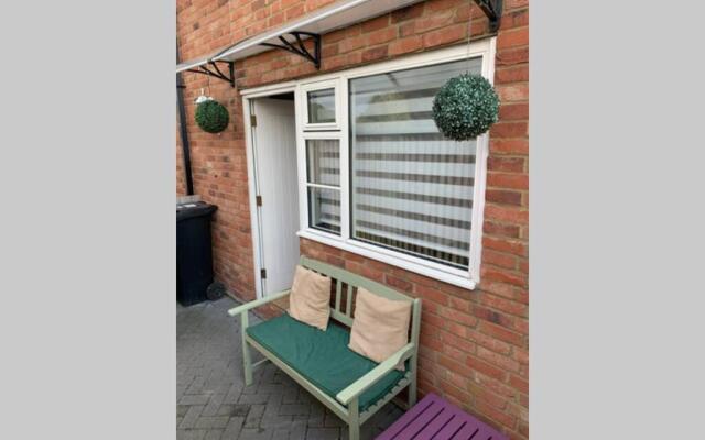Comfy 2 bed house located at Wareham train station