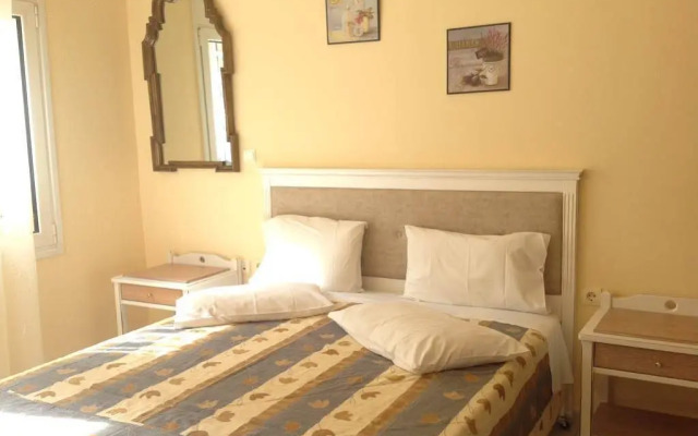 Iro Apartments