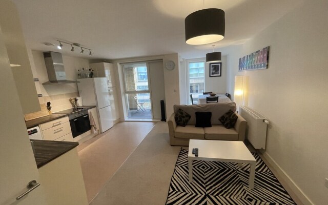 Luxury Brand New 6ppl Apartment, Cambridge Station