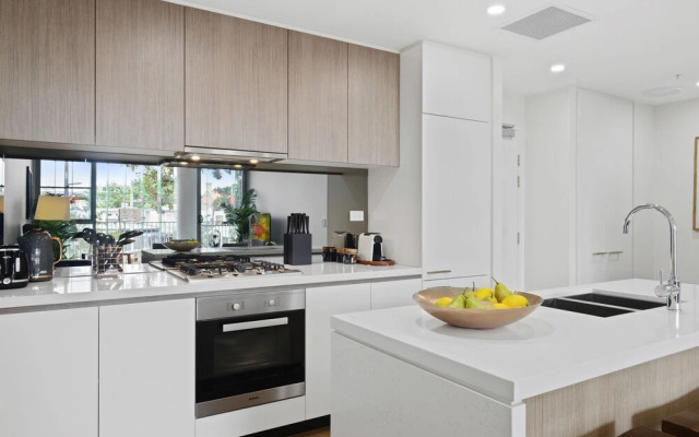 Ultra Modern Luxurious home in Tranquil Sydney
