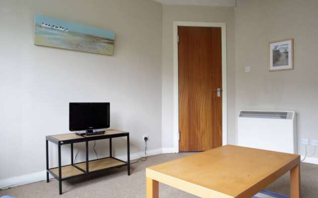1 Bedroom Apartment By The Meadows