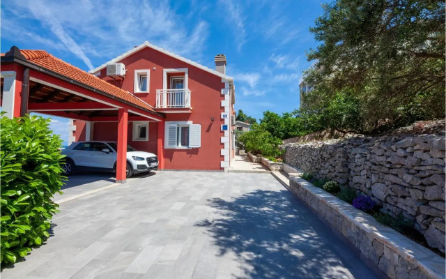 Two-Bedroom Apartment in Prigradica