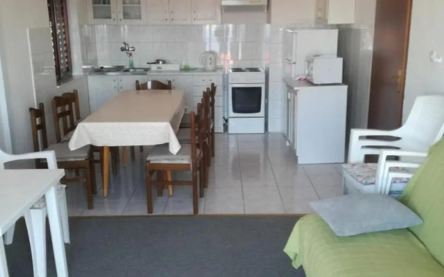 Apartments with a parking space Lokva Rogoznica, Omis - 10358