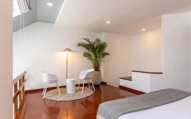 w Unique 1BR Duplex in Parque 93