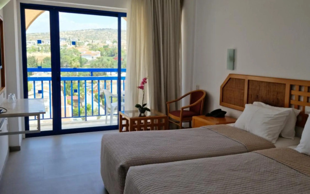 Navarria Hotel