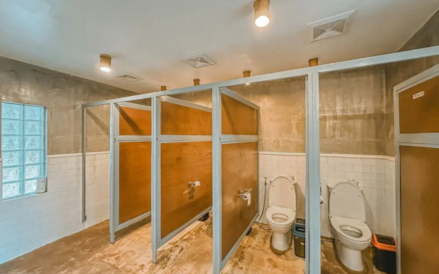 Outpost Hostel - Coron - Adults Only