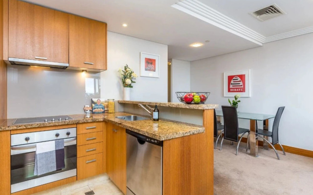Central 2 Bedroom with Free Parking