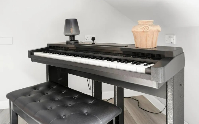 Luxury Penthouse Suite - Swansea Central - Beach