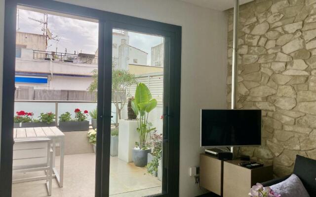 Chic Stylish Apartment with 2 Beds And Roof Terrac