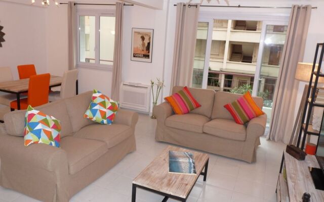 Apartment 82