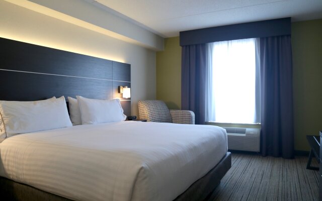 Holiday Inn Express & Suites Brampton, an IHG Hotel