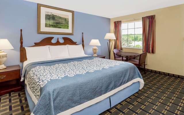 Days Inn by Wyndham Plymouth