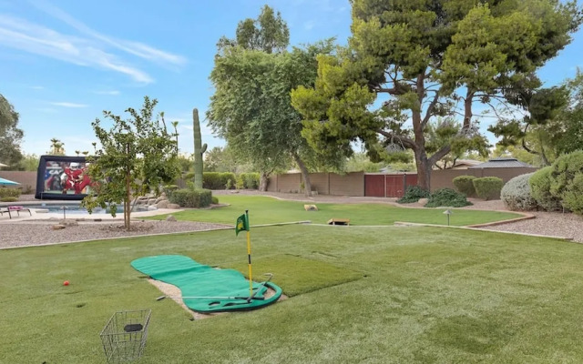 Stunning Vacation Dream Home W/backyard Paradise!