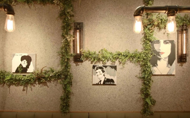 Ark Hostel & Cafe Dining