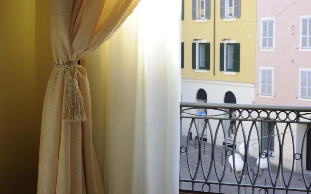 Piazza Azuni 18 Guest House