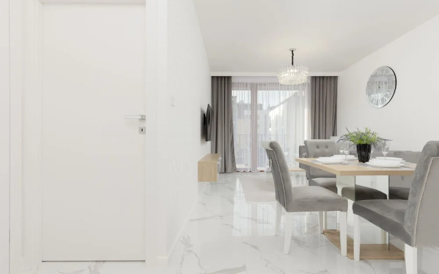 Wilanów Balcony & Parking by Renters