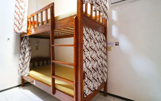 Rumah Larasati - Hostel