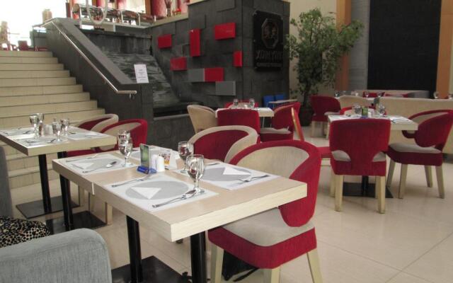 Townhouse Oak Cihampelas Near Ciwalk Formerly Promenade Hotel