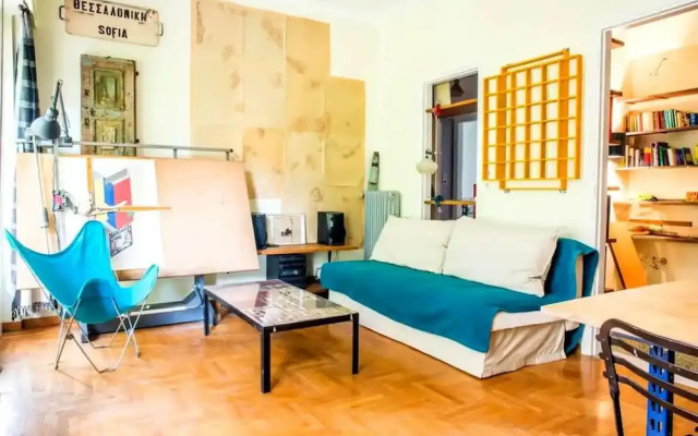 Spacious Apartment Near Parthenon for 6 Persons