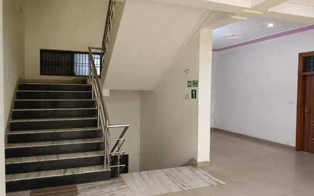 OYO 16721 Divine Hotel