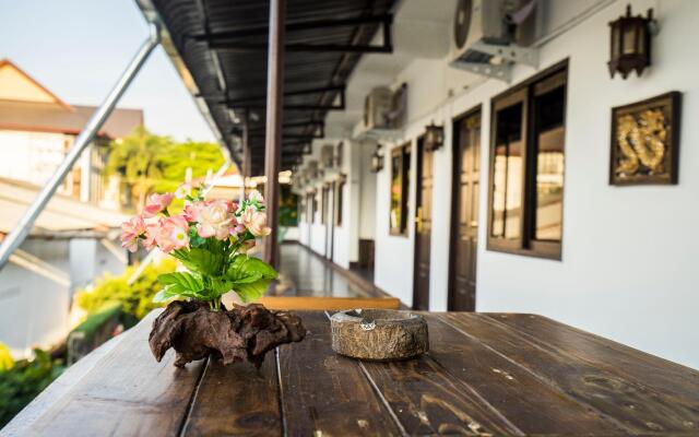 Pai Residence Chiangmai Gate