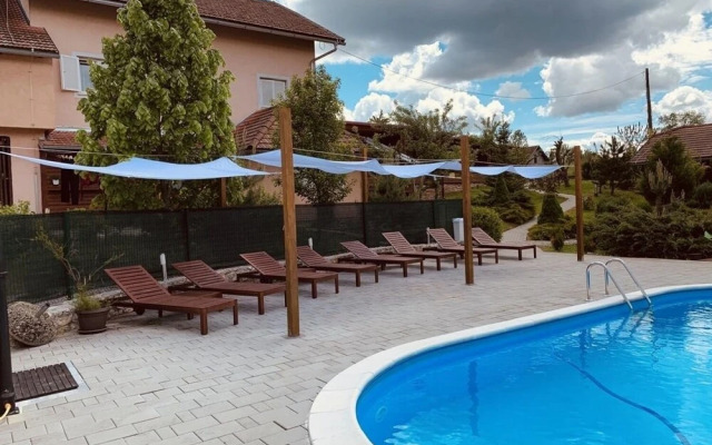 San - With Pool - SA4
