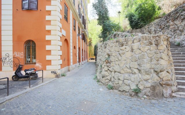 Quiet and Cozy Trastevere Hideaway