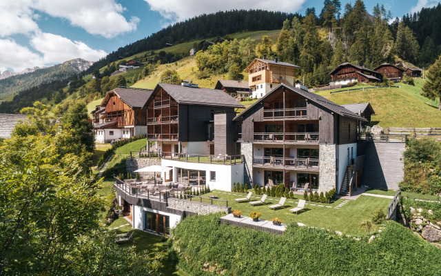 Les Dolomites Mountain Lodges