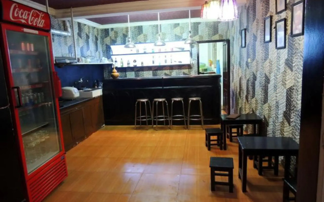 Ha Long Happy Hostel - Adults Only