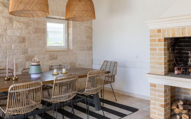 Sina in Splitska with 4 bedrooms and 3 bathrooms