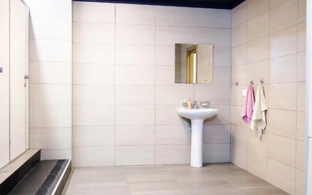 Guest House Opaliha Loft Rooms - Hostel