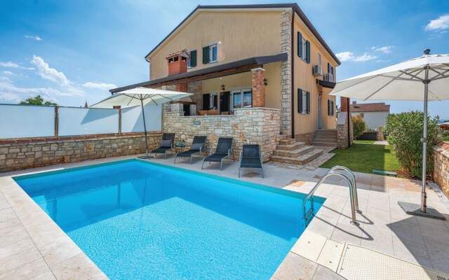 Nice Home in Lovrecica With Wifi and 3 Bedrooms