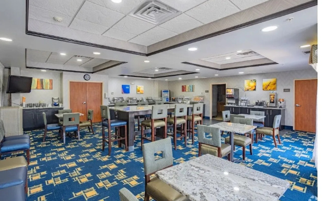 Comfort Inn & Suites