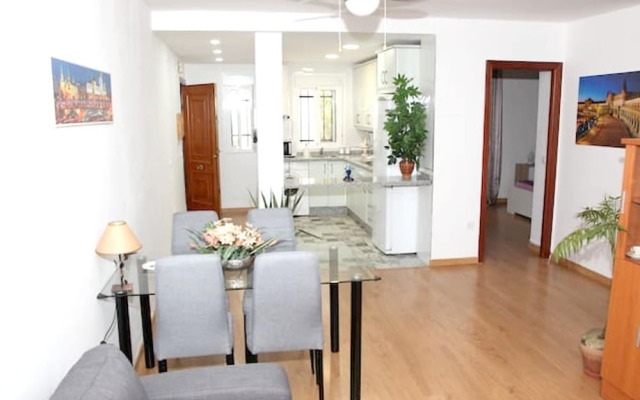 Apartment With 3 Bedrooms In Sevilla