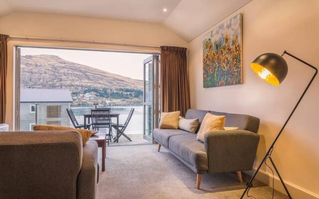 Lakefront Getaway