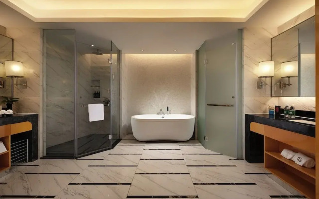 Luan Suntone Plaza Hotel