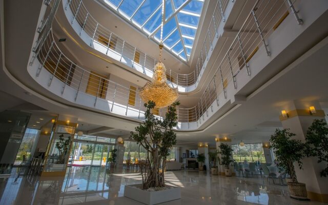 Larina Ninova Thermal Spa & Hotel