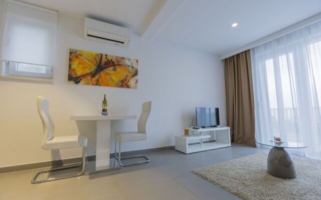 Lux Apartments