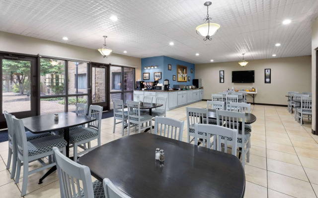 Baymont Inn and Suites by Wyndham Farmington, MO