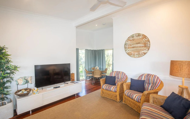 The Blue House - 100M TO BEACH, PET FRIENDLY, BIG HOUSE, SLEEPS 8 – Guest Rooms – Point Lookout