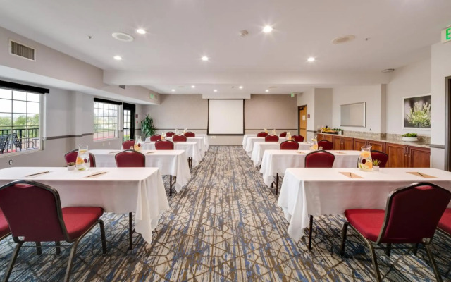 Ayres Suites Mission Viejo – Lake Forest